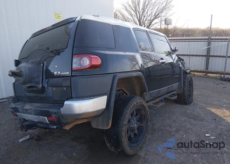 2014 Toyota Fj Cruiser z USA, uszkodzony, nr VIN JTEBU4BF5EK199690